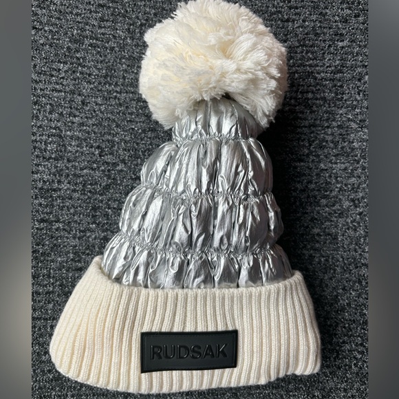 RUDSAK Lanya Women’s White Quilted Hat Removable Pom pom - Picture 1 of 5